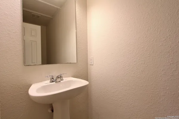 $1,850 | 125 Creek Run, Cibolo, TX 78108