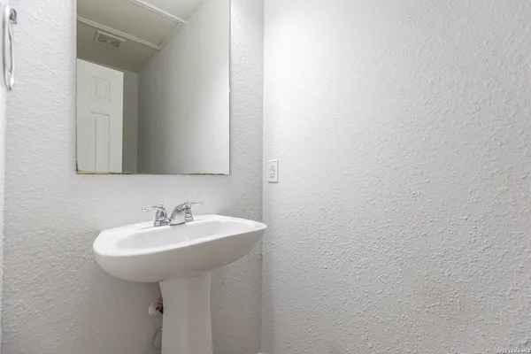 $1,850 | 125 Creek Run, Cibolo, TX 78108