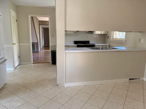 $2,500 | 803 Captain Kell Drive, Macon, GA 31204