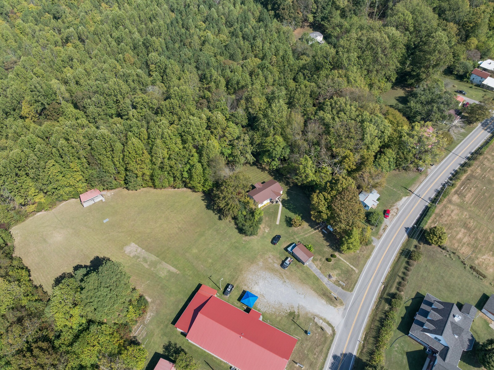 634 Bennett Hill Road Red Boiling Springs, TN 37150 - Photo 41 of 44 an aerial view of a house a yard and mountain view in back