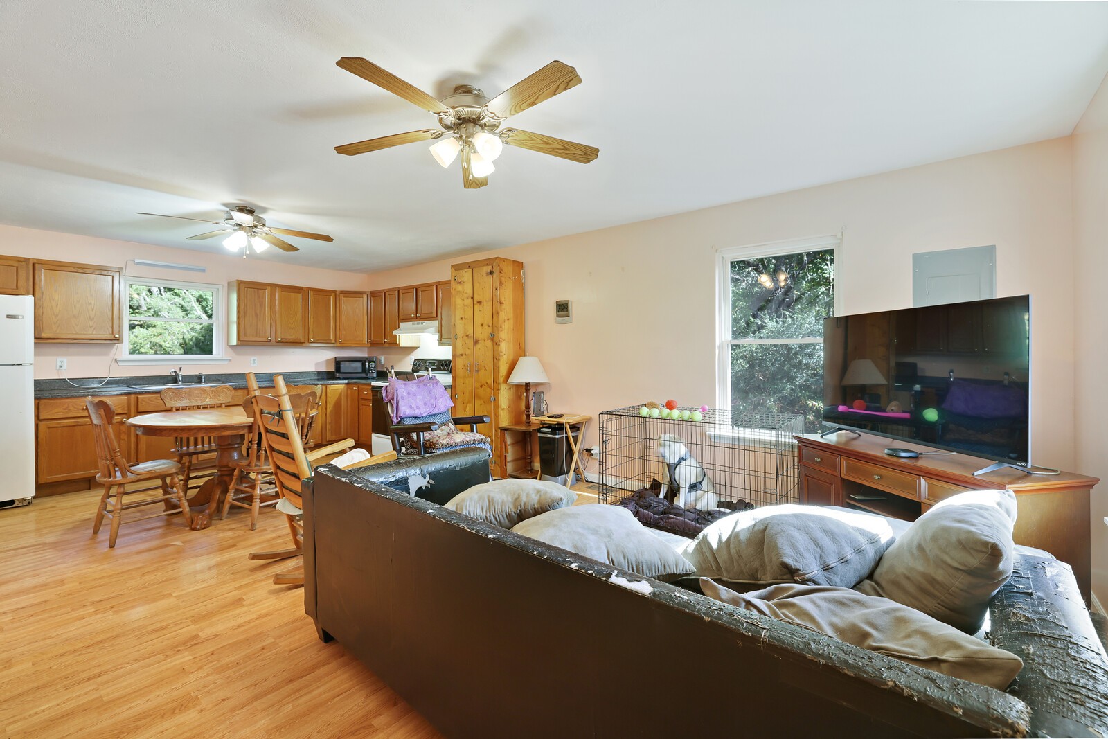 634 Bennett Hill Road Red Boiling Springs, TN 37150 - Photo 6 of 44 a living room with furniture and a flat screen tv