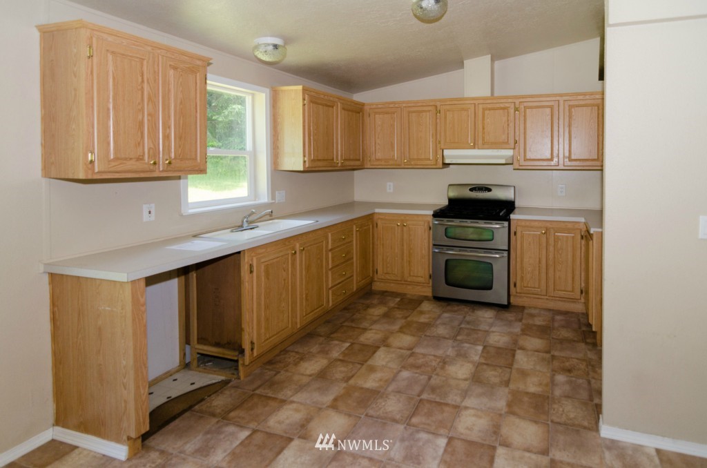 33209 Locke Road Roy, WA 98580 - Photo 9 of 25 Gallery Image 9