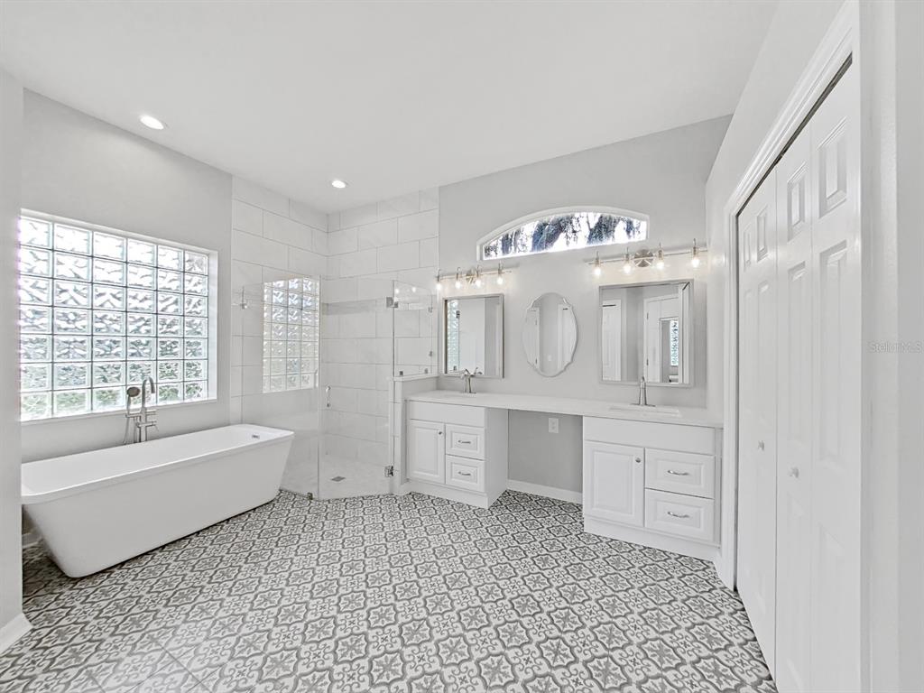 3307 Kilmer Place Plant City, FL 33566 - Photo 15 of 32 a bathroom with a bathtub sink and mirror