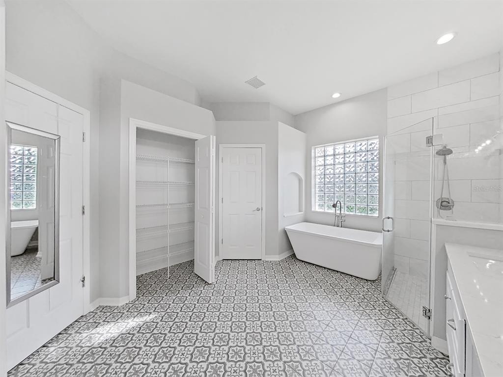 3307 Kilmer Place Plant City, FL 33566 - Photo 17 of 32 a bathroom with a bathtub and a shower