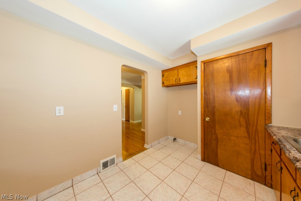 505 Greenvale Road South Euclid, OH 44121 - Photo 9 of 25