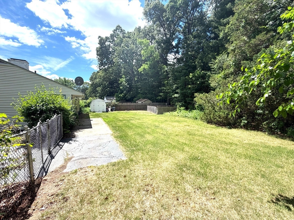 32 Crestmont Street Springfield, MA 01108 - Photo 25 of 34