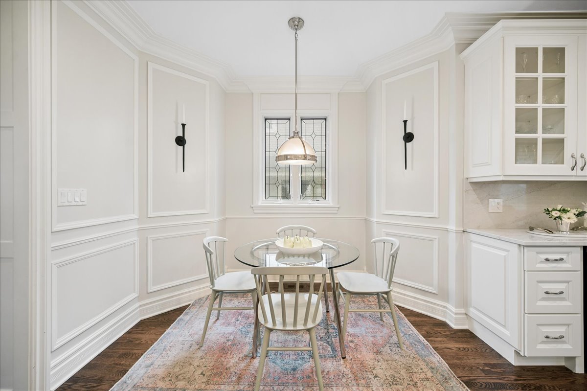 556 Willow Road Winnetka, IL 60093 - Photo 16 of 43 a dining room with furniture and window