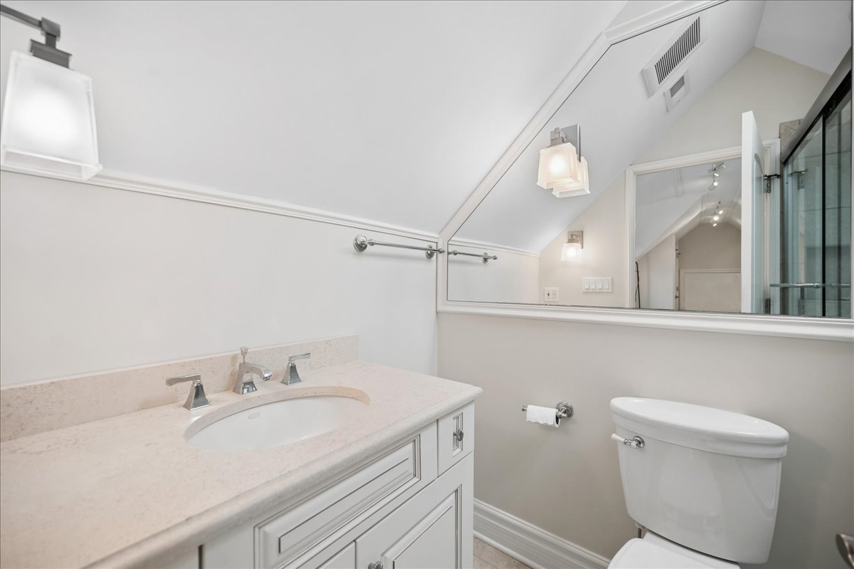 556 Willow Road Winnetka, IL 60093 - Photo 31 of 43 a bathroom with a sink and a toilet