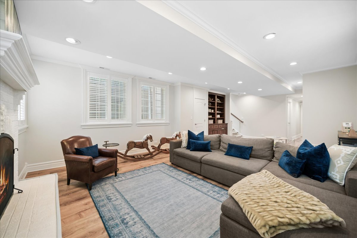 556 Willow Road Winnetka, IL 60093 - Photo 34 of 43 a living room with furniture and a couch