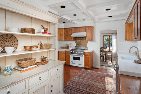 $1,365,000 | 1334 Carmen Drive, Glendale, CA 91207
