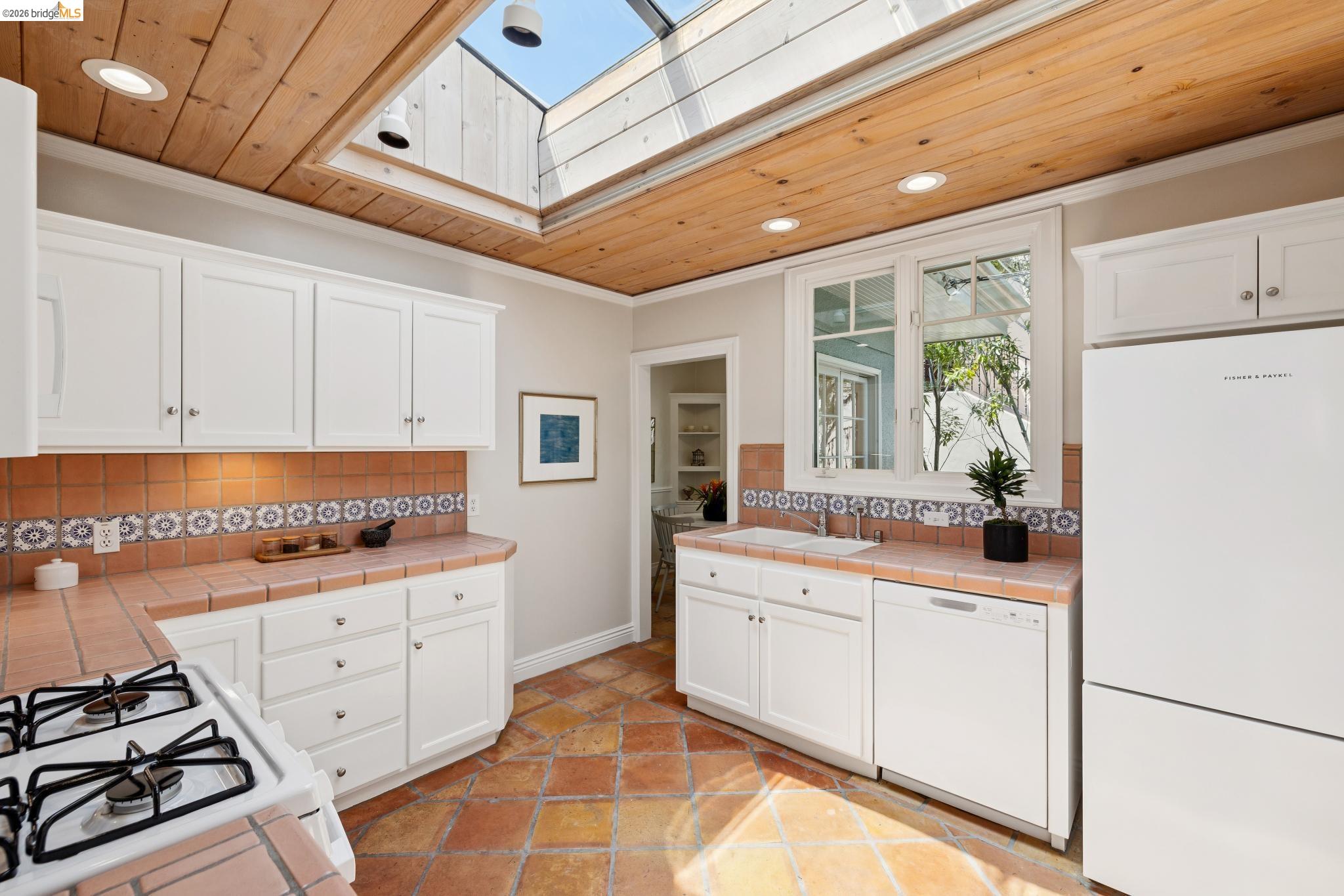 664 Vincente Avenue Berkeley, CA 94707 - Photo 13 of 54