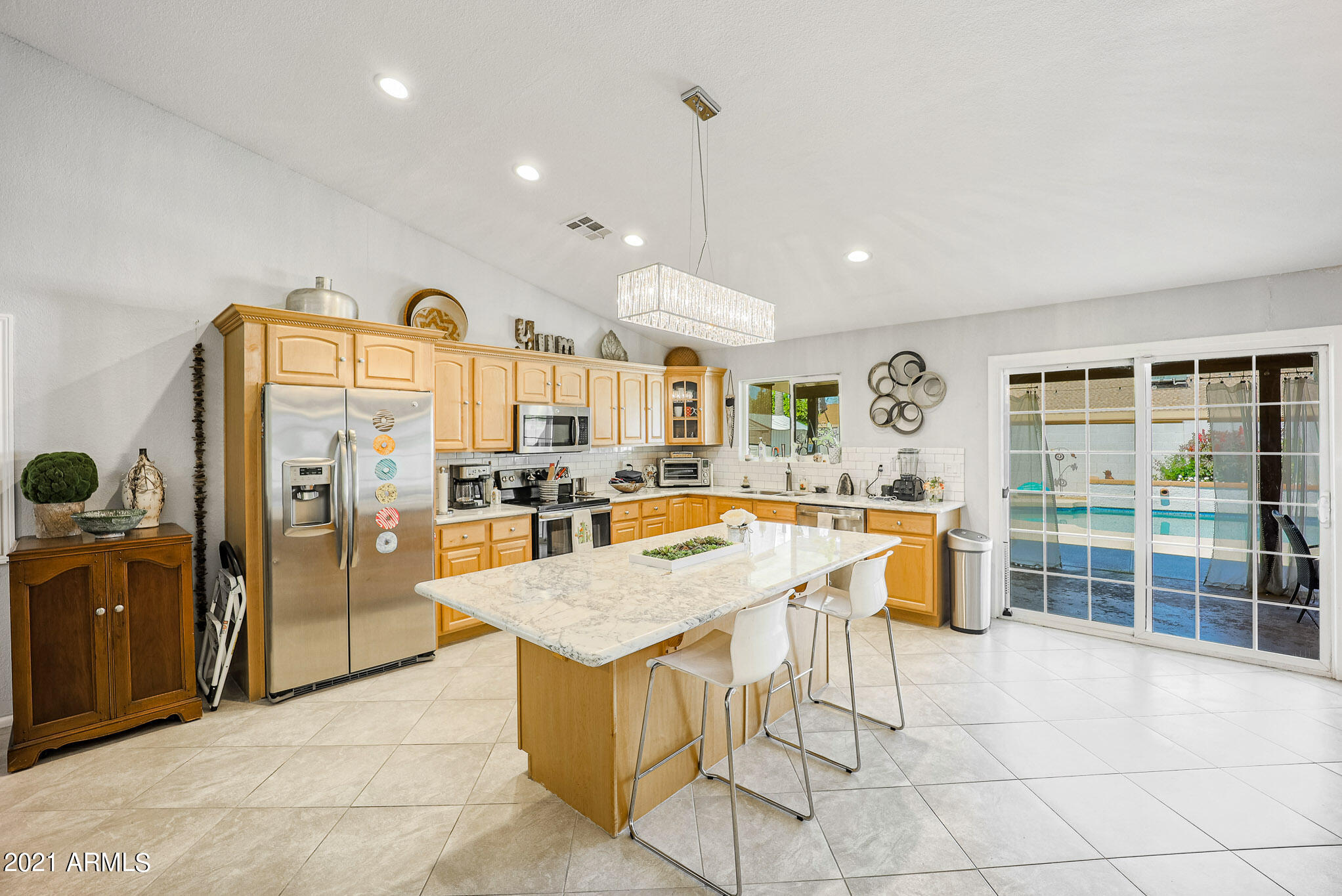 1006 East Grandview Road Phoenix, AZ 85022 - Photo 3 of 14 B (5) (1)