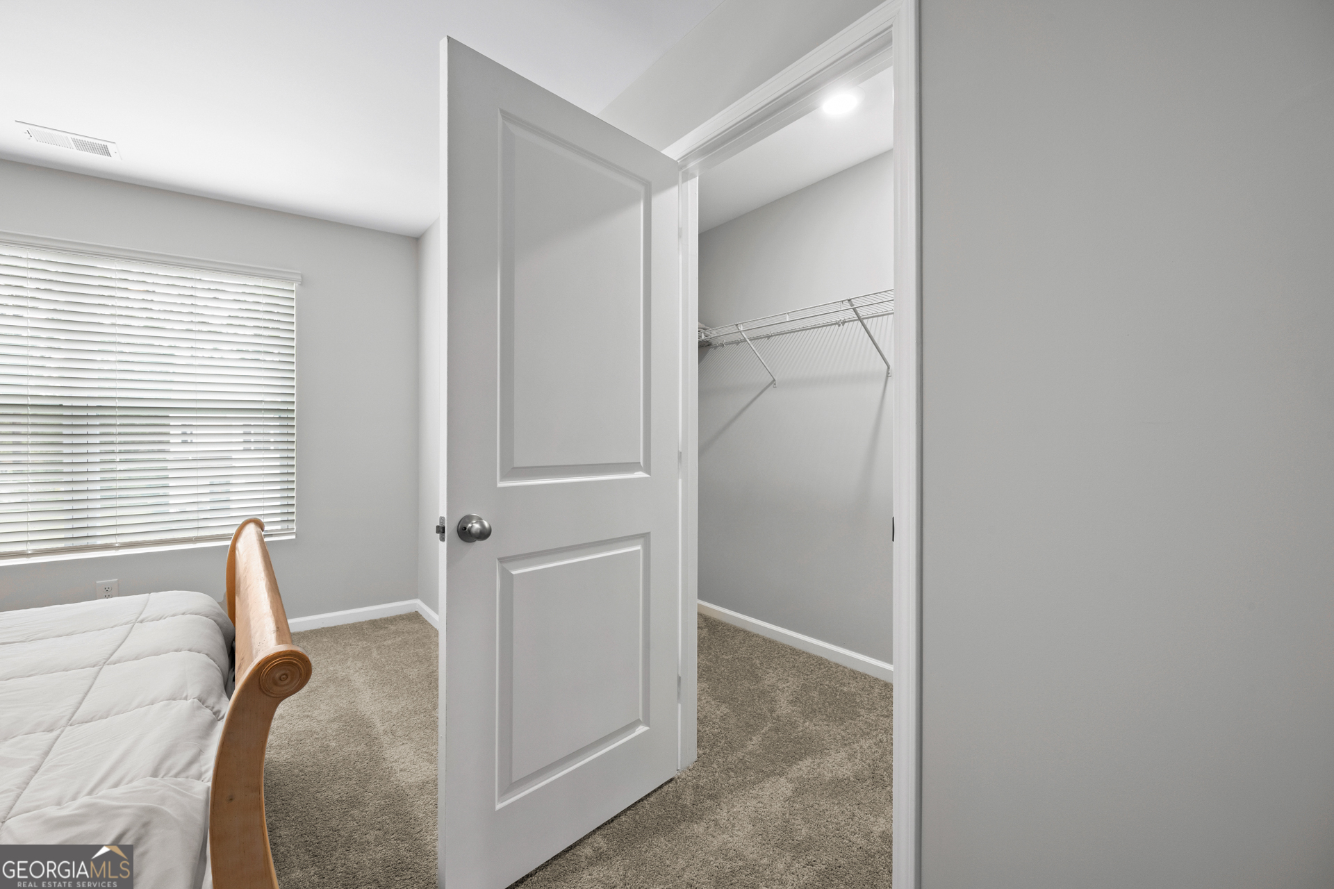 184 Coneflower Road Bloomingdale, GA 31302 - Photo 10 of 22 a view of a livingroom with a bathtub