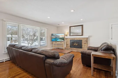 $800,000 | 5604 Highwood Drive, Edina, MN 55436