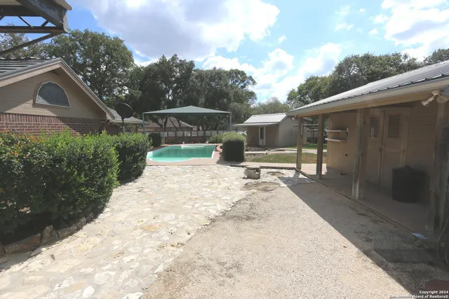 $538,900 | 311 Wagon Wheel, Adkins, TX 78101