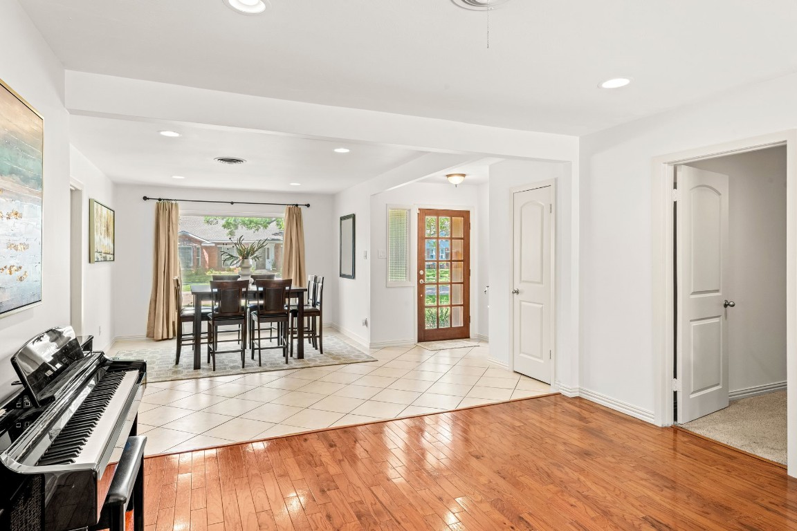 5827 Rutherglenn Drive Houston, TX 77096 - Photo 30 of 30 a view of a room with gym equipment