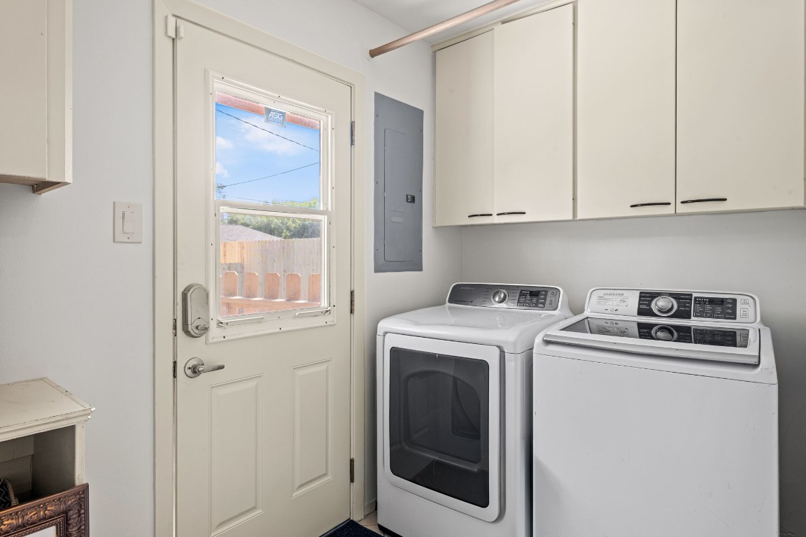 5827 Rutherglenn Drive Houston, TX 77096 - Photo 23 of 30 a utility room with dryer and washer
