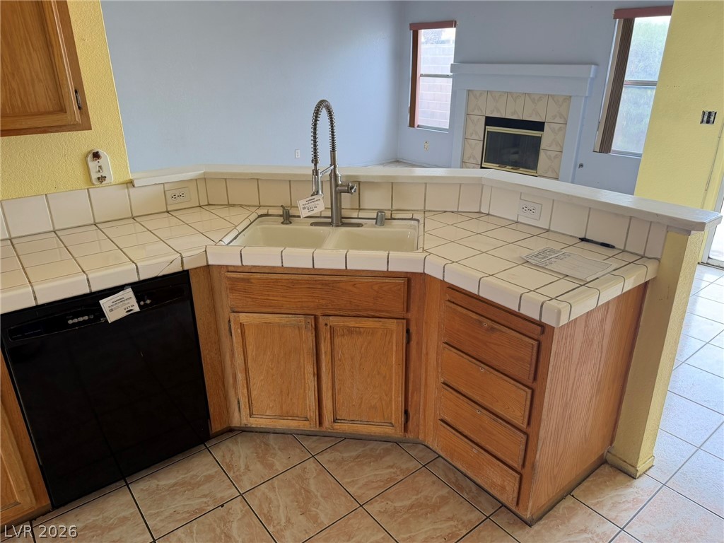 277 Gentle Bay Avenue Henderson, NV 89074 - Photo 20 of 43 This bright kitchen with a breakfast bar provides a functional layout for daily living.