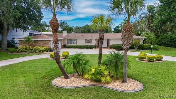 $1,800,000 | 1202 Southeast Kings Bay Drive, Crystal River, FL 34429