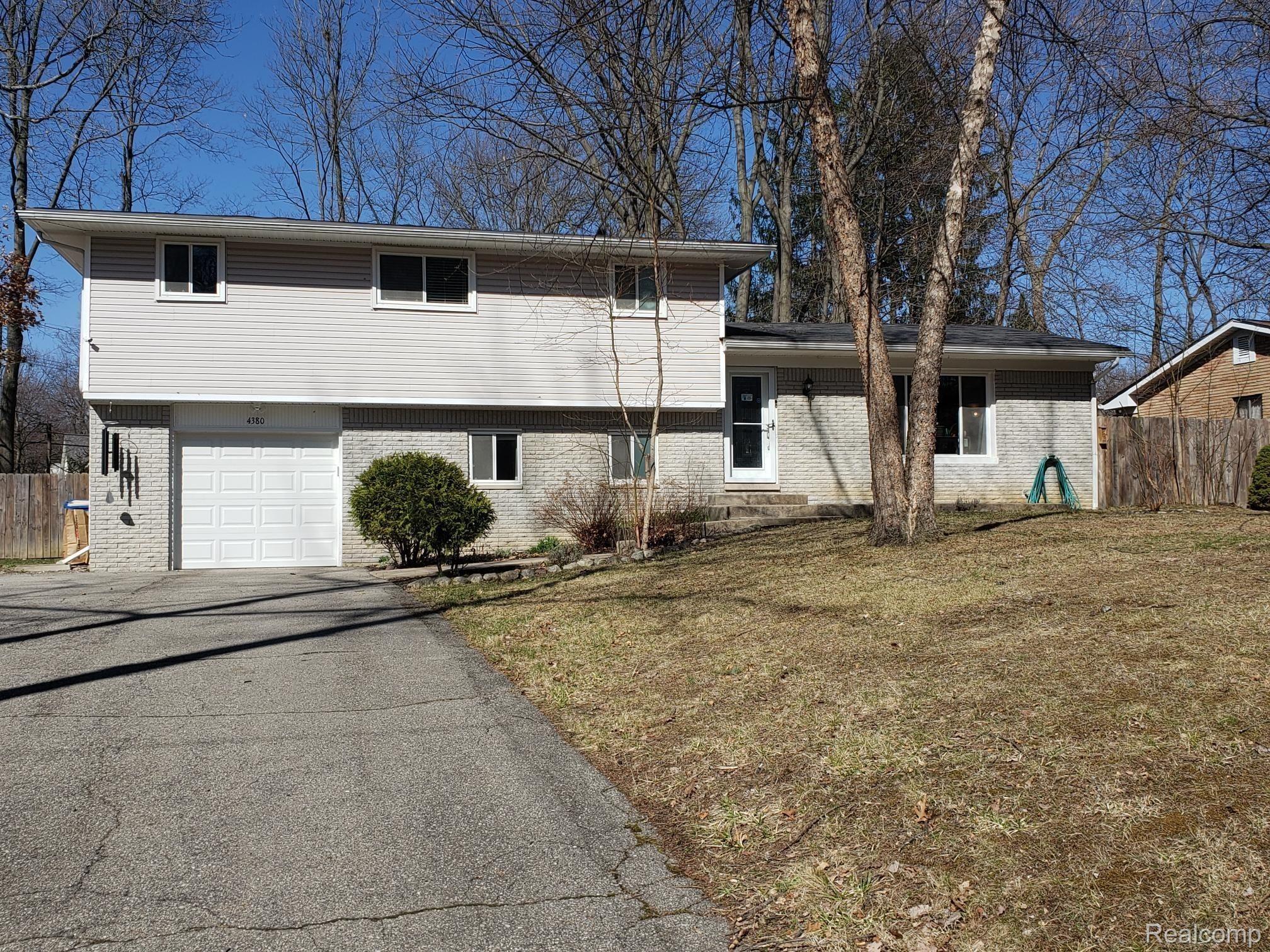 4380 Highfield Road Waterford, MI 48329 - Photo 1 of 21 7.jpg