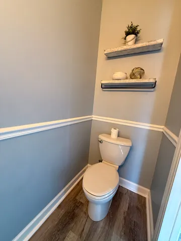 a bathroom with a toilet