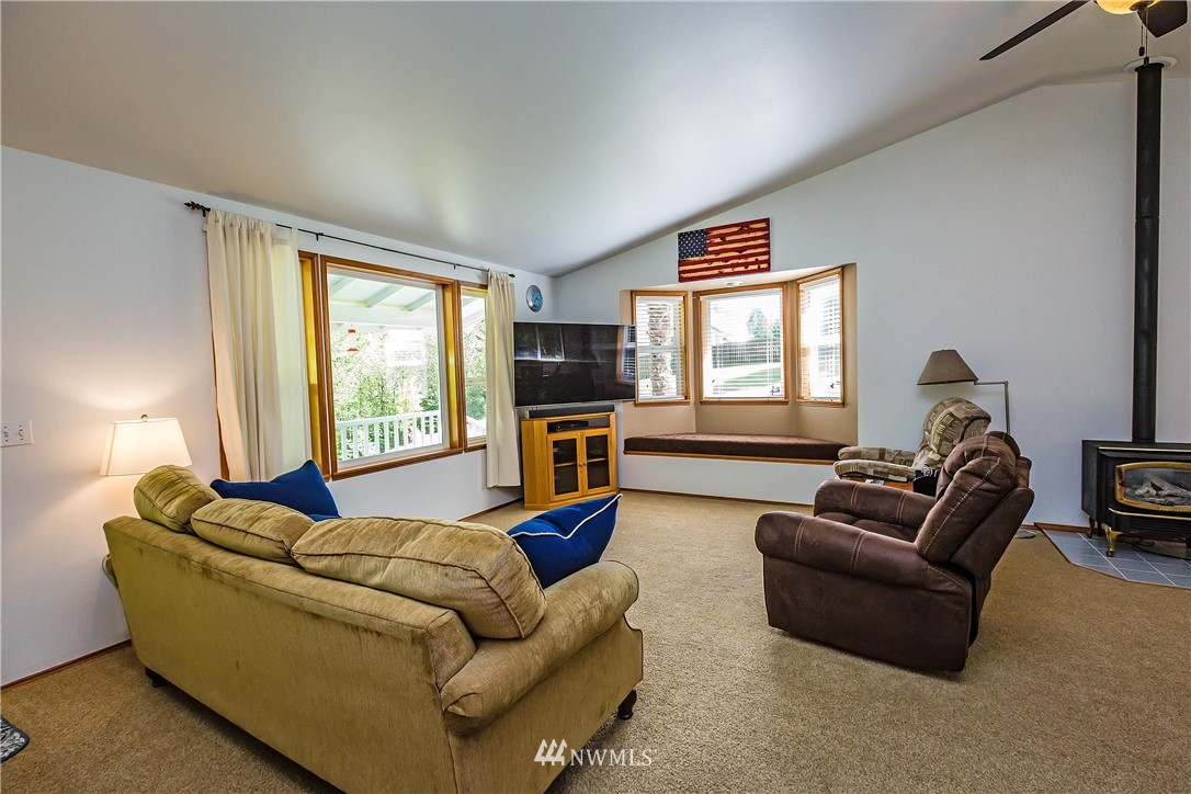 4201 Beauty Lake Road Southwest Port Orchard, WA 98367 - Photo 6 of 25 Gallery Image 6