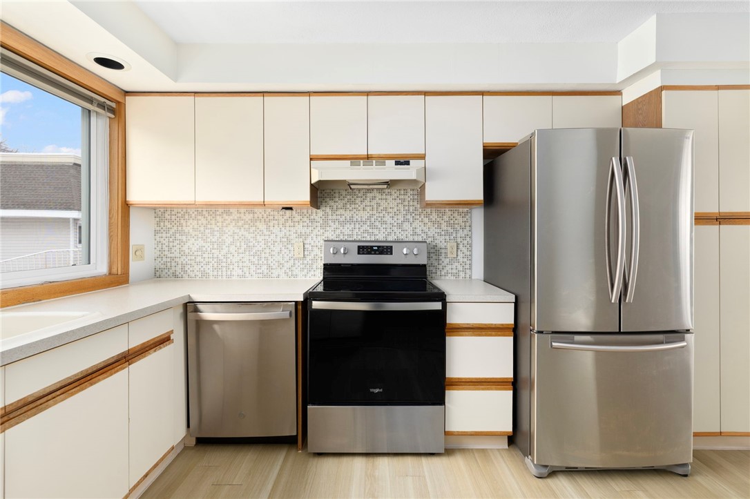 4158 Post Road, Unit 9 Warwick, RI 02818 - Photo 11 of 36 eat in kitchen