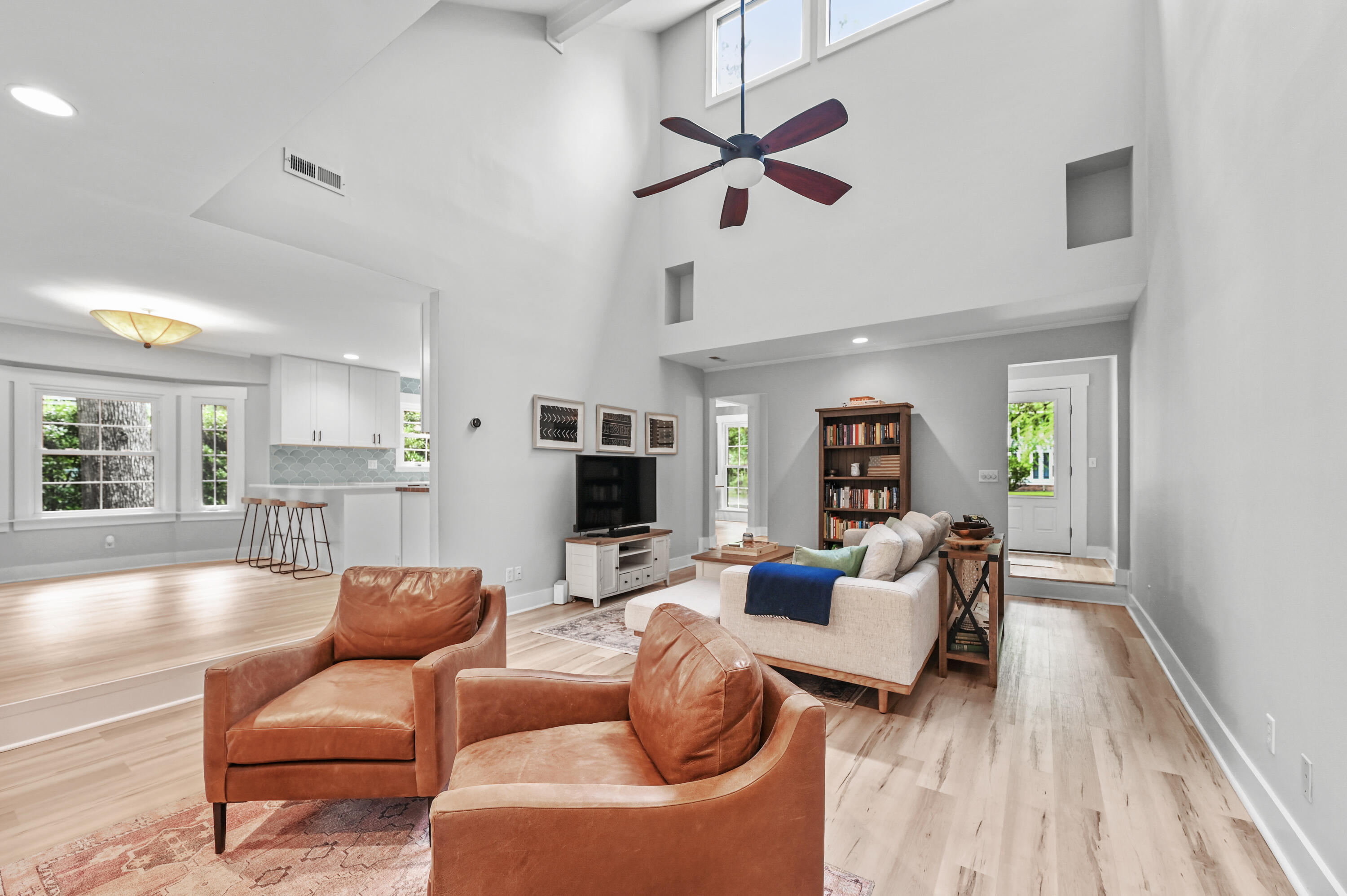 1052 Royalist Road Mount Pleasant, SC 29464 - Photo 4 of 22 DSC_0867