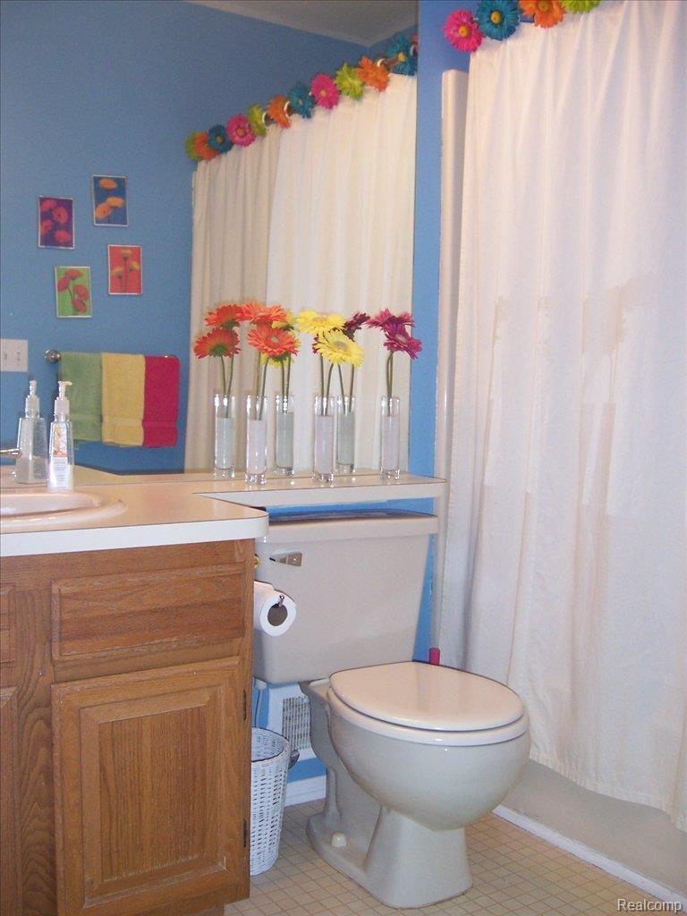 166 Parsons Lane Rochester, MI 48307 - Photo 19 of 24 Upstairs Bath