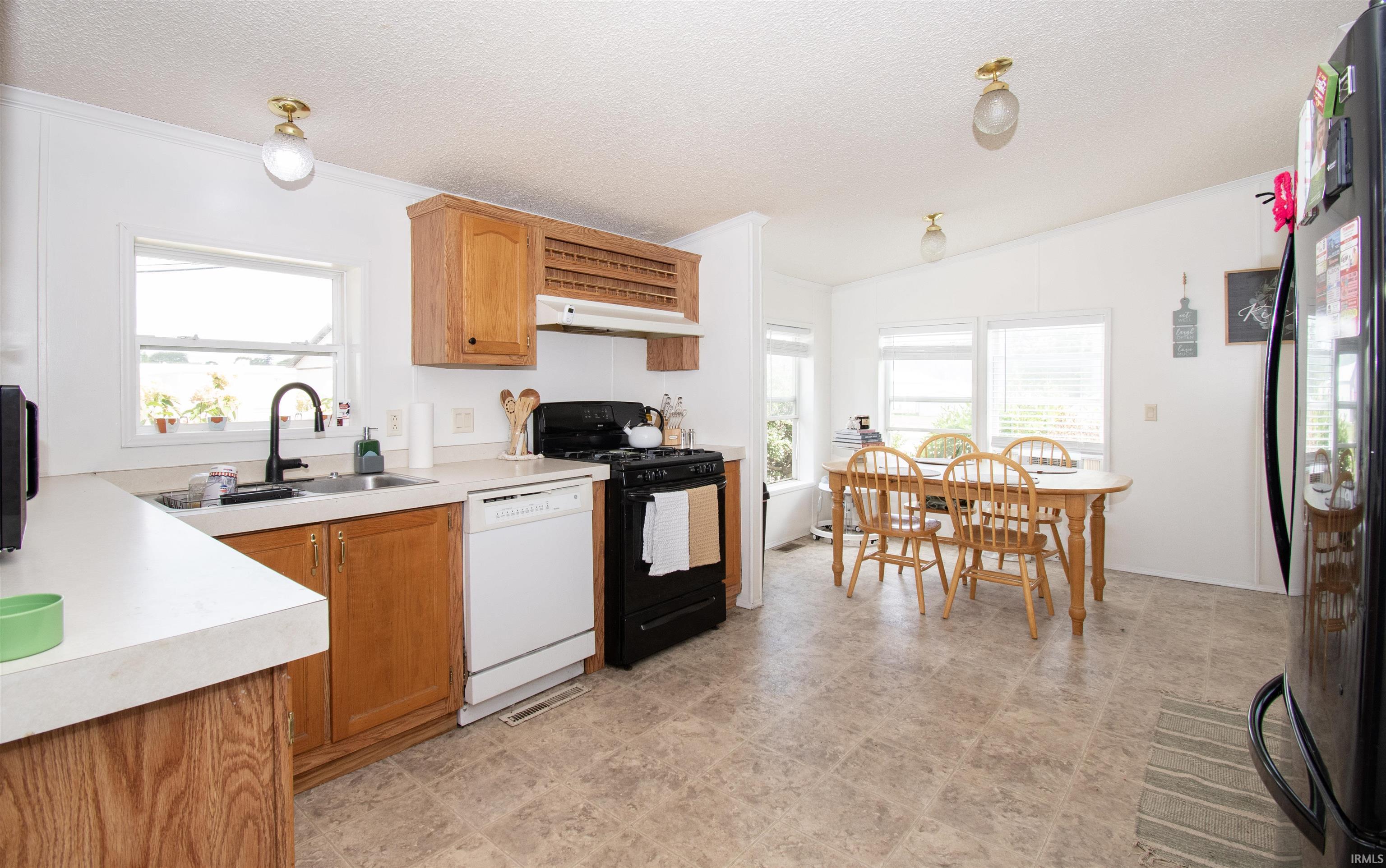 108 Harrison Street Albion, IN 46701 - Photo 5 of 22 Gallery Image 5
