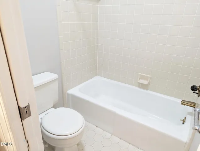 $1,995 | 1306 Hampshire Court, Raleigh, NC 27612