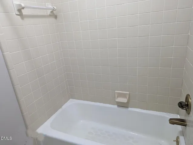 $1,995 | 1306 Hampshire Court, Raleigh, NC 27612