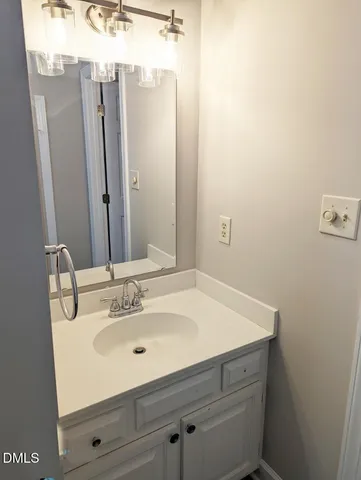 $1,995 | 1306 Hampshire Court, Raleigh, NC 27612