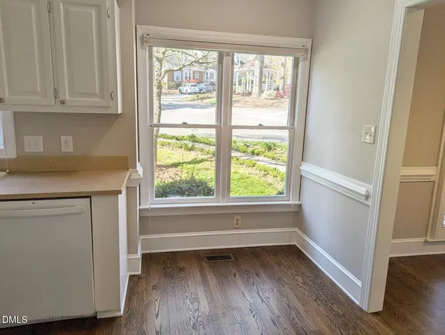 $1,995 | 1306 Hampshire Court, Raleigh, NC 27612