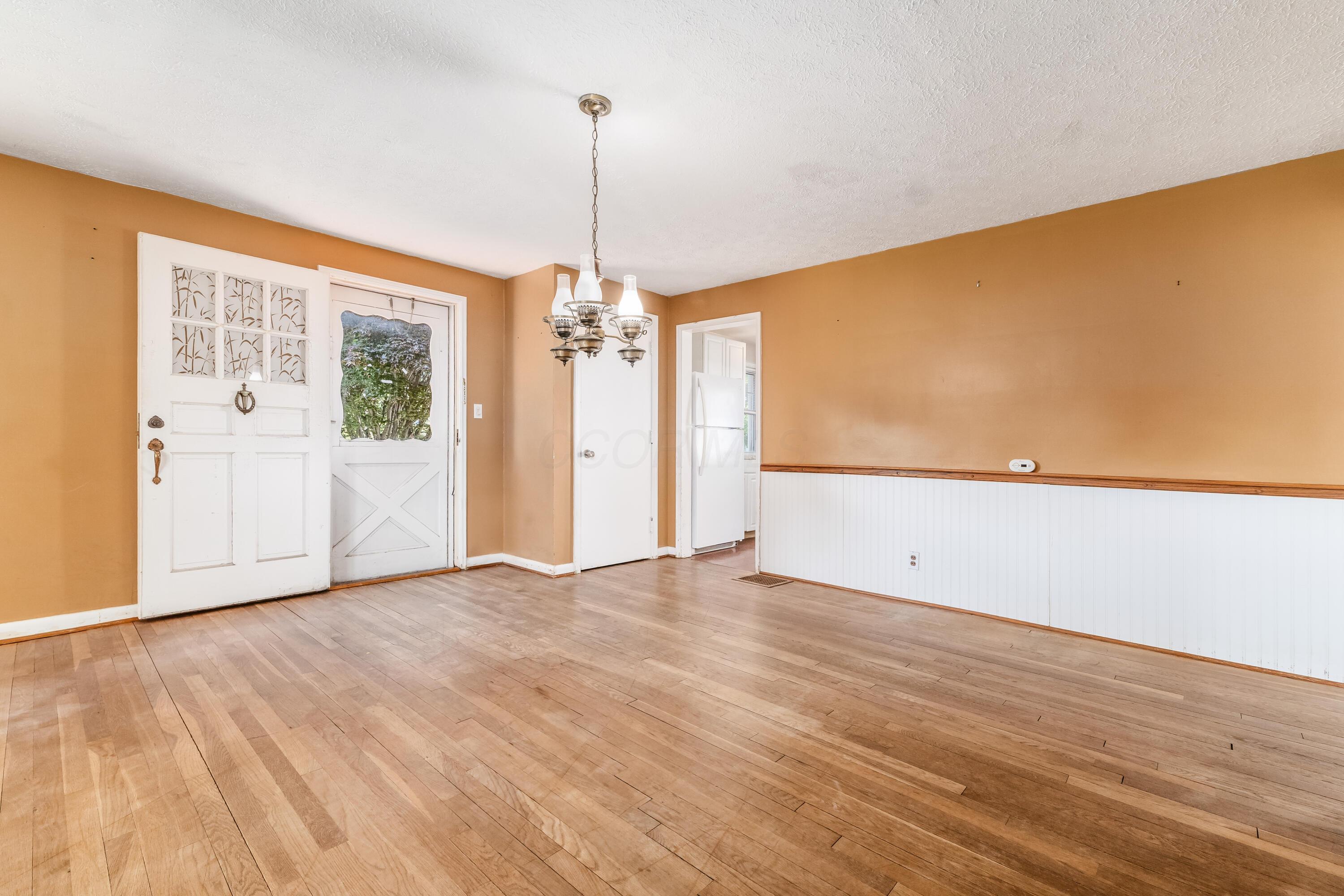 240 Stare Road Newark, OH 43055 - Photo 6 of 32 Dining Area