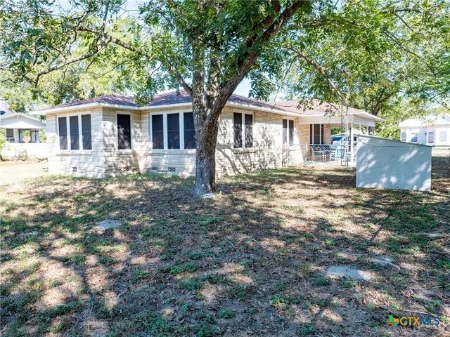 a view of a yard with a tree