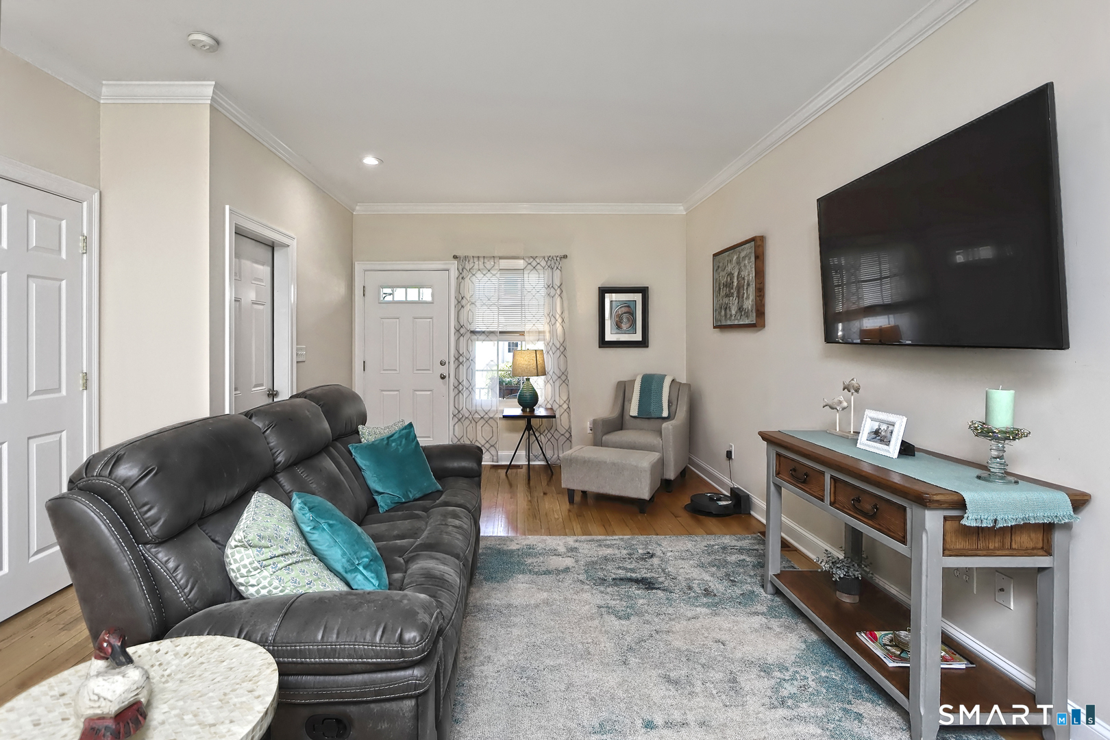 102 Lantern Court, Unit 102 Clinton, CT 06413 - Photo 10 of 36 a living room with furniture and a flat screen tv
