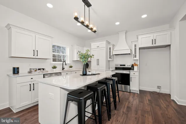 $699,900 | 704 Bullen Drive, Middletown, DE 19709