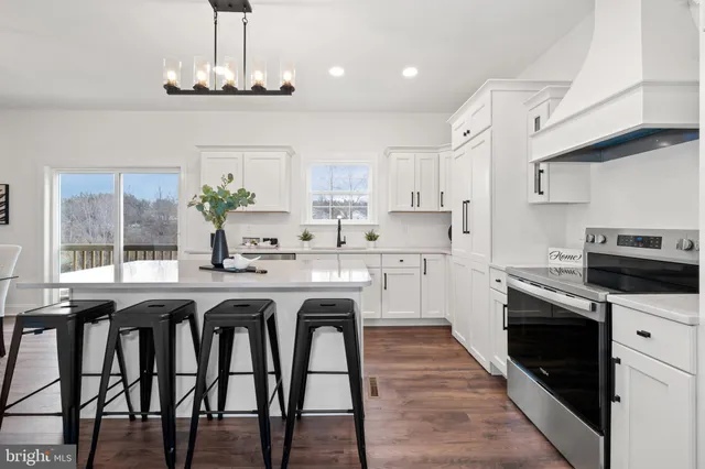 $699,900 | 704 Bullen Drive, Middletown, DE 19709