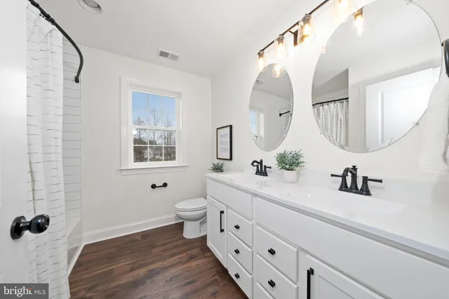 $699,900 | 704 Bullen Drive, Middletown, DE 19709