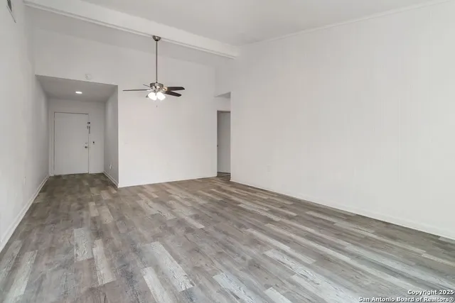 a view of a livingroom with a ceiling fan
