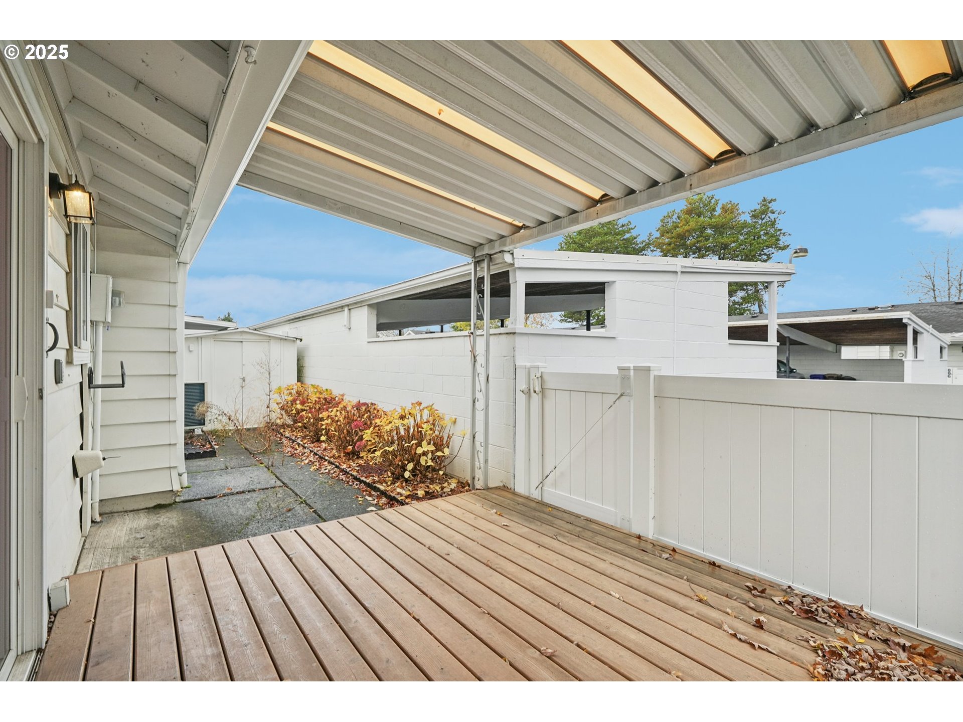 866 Northeast Fleming Avenue, Unit B83 Gresham, OR 97030 - Photo 20 of 27 a view of a backyard