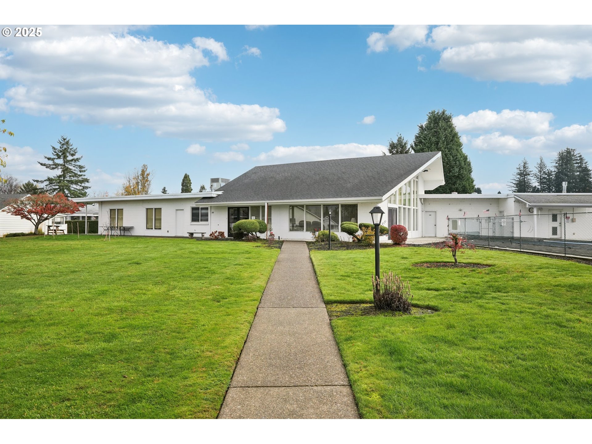 866 Northeast Fleming Avenue, Unit B83 Gresham, OR 97030 - Photo 24 of 27 a view of house with garden
