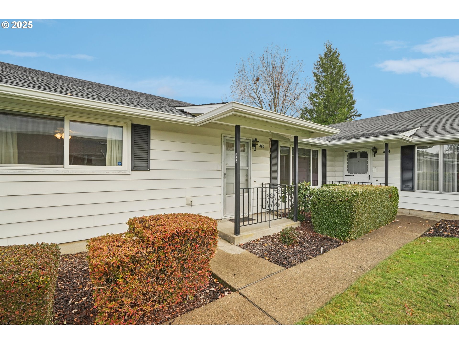 866 Northeast Fleming Avenue, Unit B83 Gresham, OR 97030 - Photo 3 of 27 a view of outdoor space yard and front view of a house