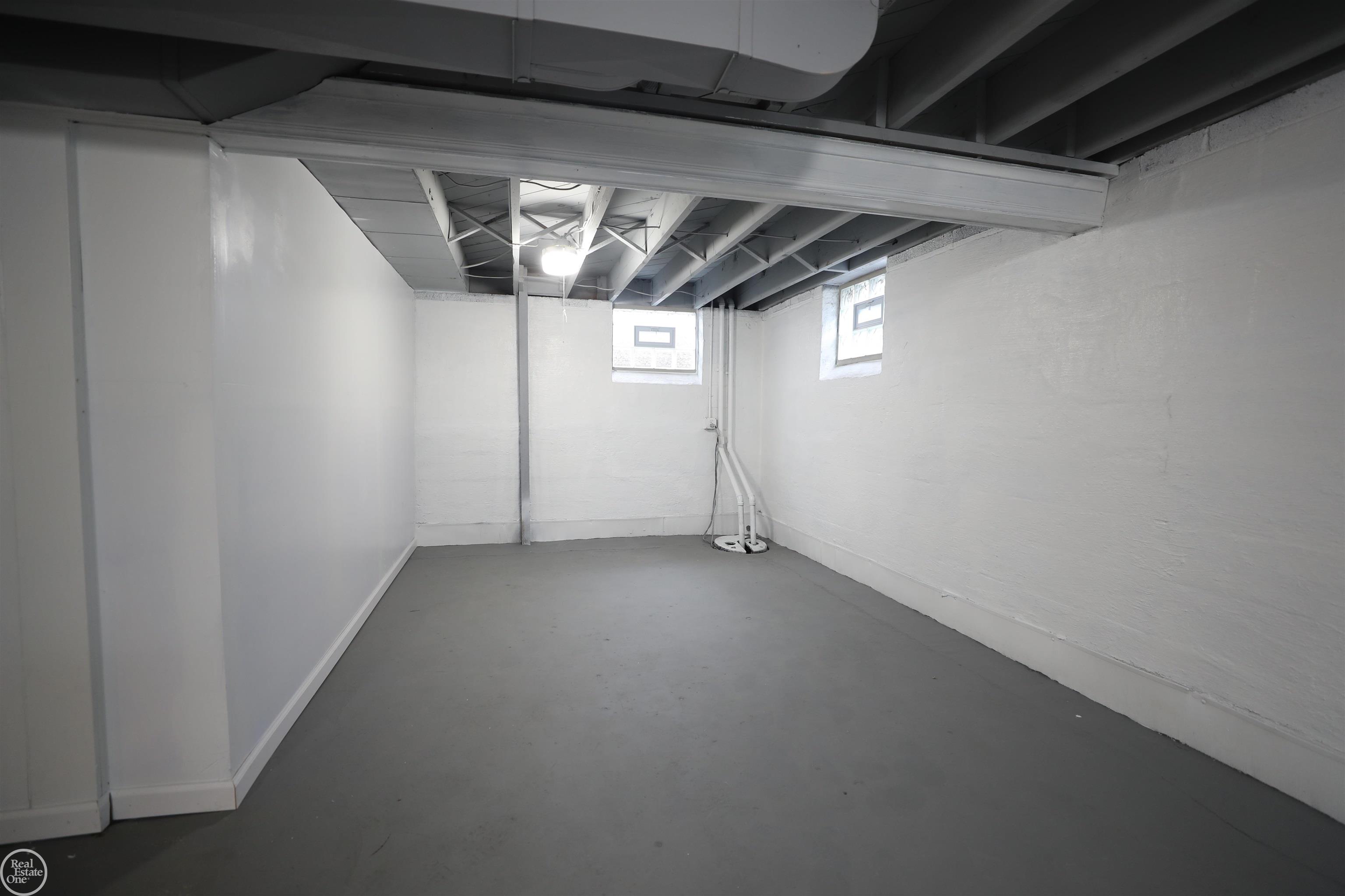 1111 South Renaud Road Grosse Pointe, MI 48236 - Photo 30 of 38 50103250-29.JPG