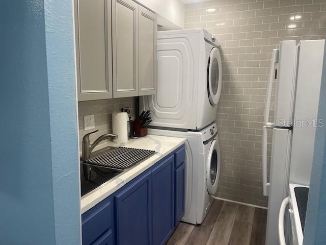 159 Medallion Boulevard, Unit E Madeira Beach, FL 33708 - Photo 5 of 15 a bathroom with a sink a toilet and shower