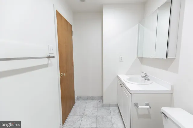 $1,570 | 1600-3 Walnut Street, Unit 803, Philadelphia, PA 19103