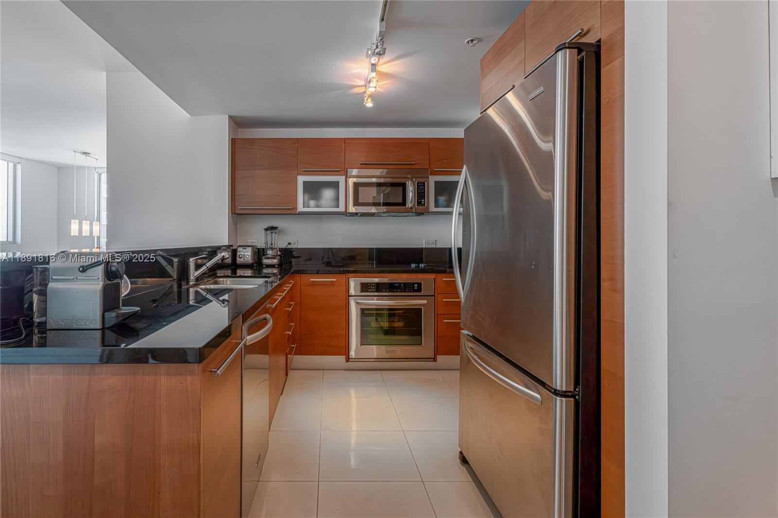 253 Northeast 2nd Street, Unit 3203 Miami, FL 33132 - Photo 7 of 29 a kitchen that has a sink and a stove
