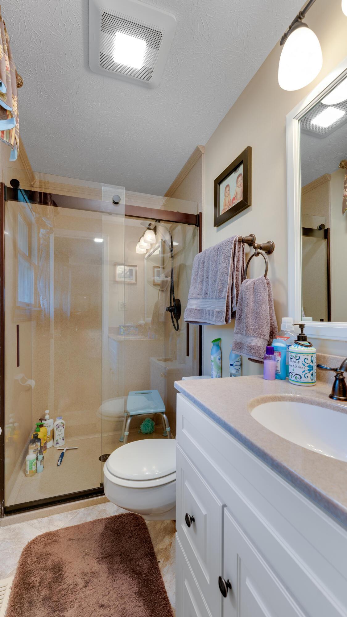 5841 Riverton Road Columbus, OH 43232 - Photo 22 of 31 Bathroom 7