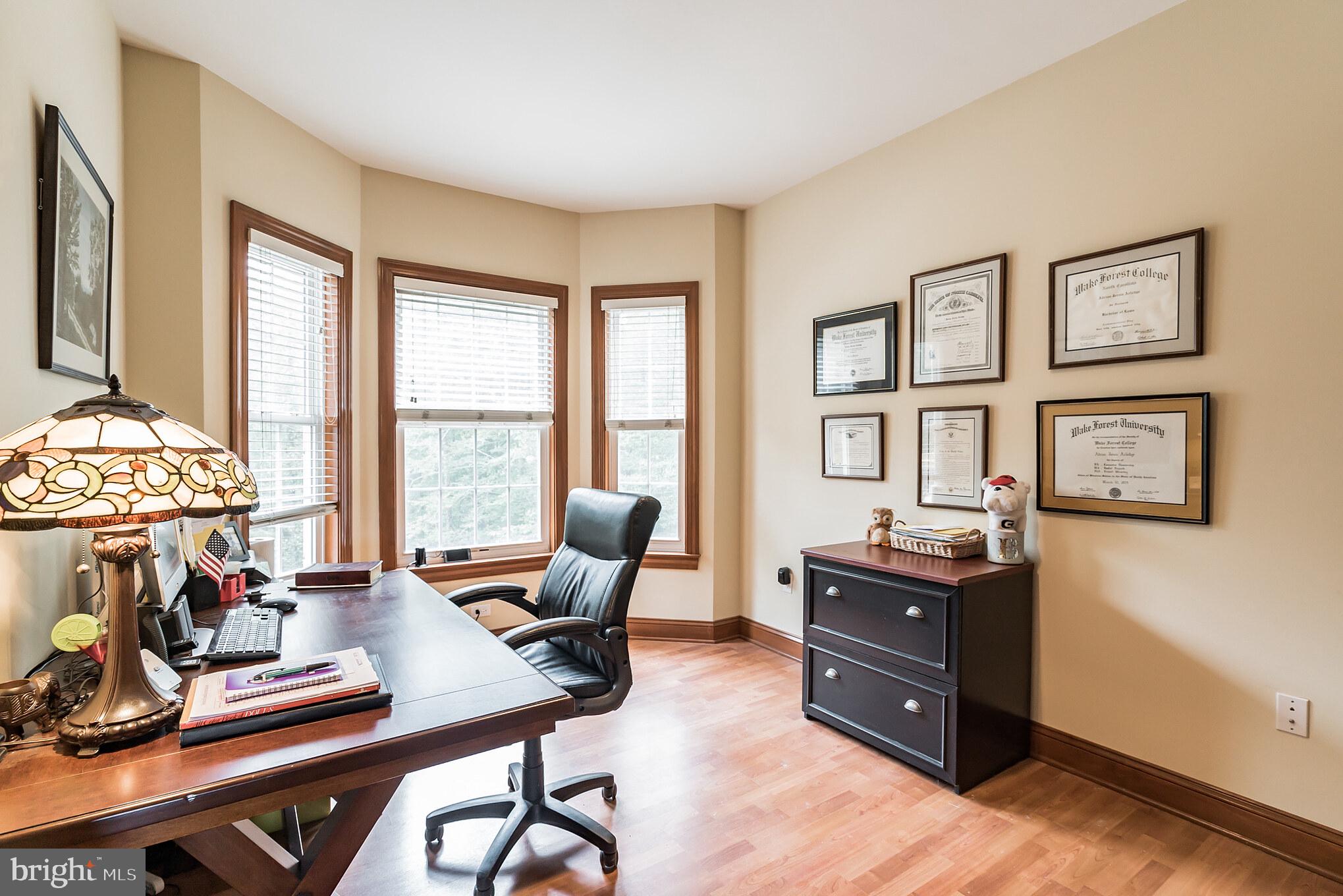 7019 Olinger Road Marshall, VA 20115 - Photo 18 of 40 Main Level Office